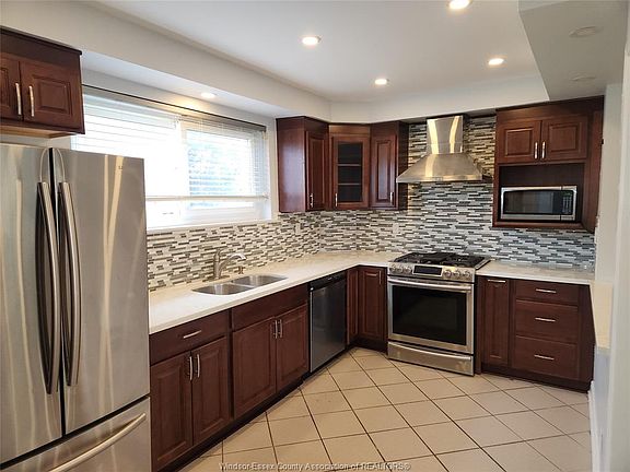 3rd image of 45 Aloma Cres