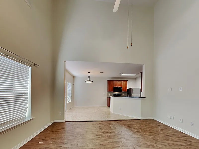 2 bed, 2.0 bath, 1549 sqft, $2,350 — Photo 3