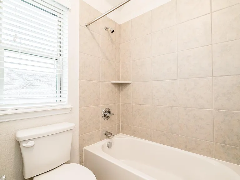 3816 Walden Dr — Photo 26