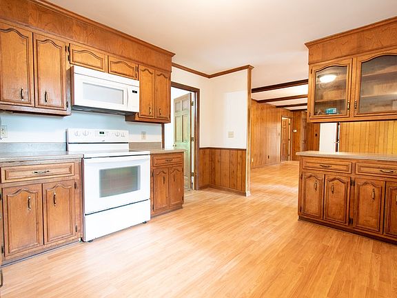 2nd image of 4558 Silver Lake Dr