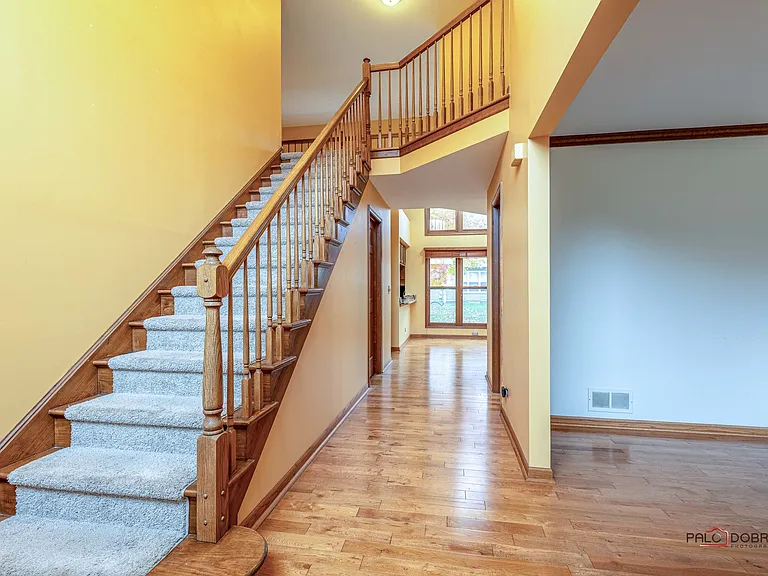 1551 Crowfoot Cir N — Photo 4