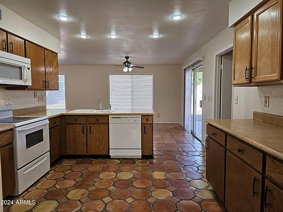 4th image of 814 W HONONEGH Drive