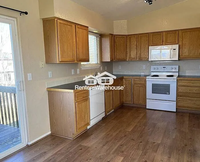 305 Warwick St — Photo 2