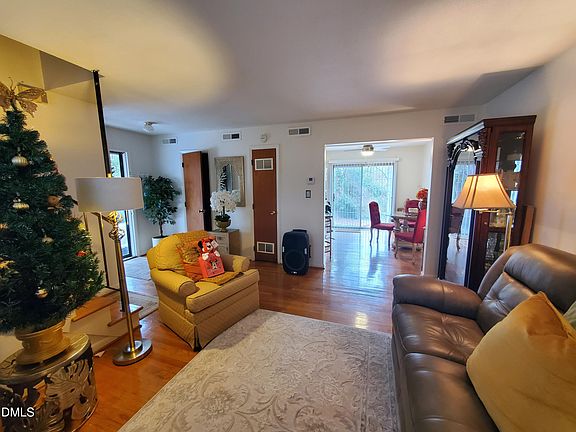 5th image of 3111 Merrill Ct