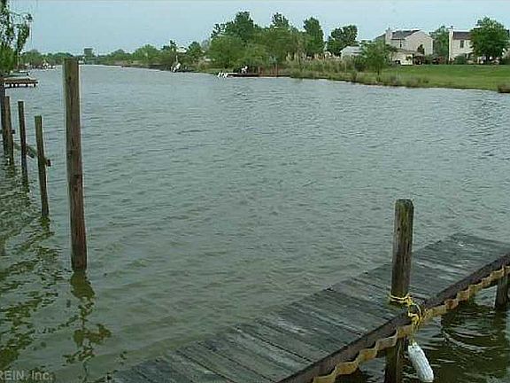 4th image of 996 Culver Ln