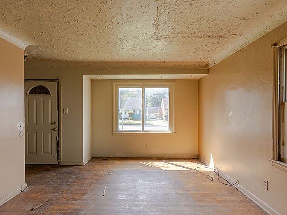 4th image of 1810 W Pasadena Ave