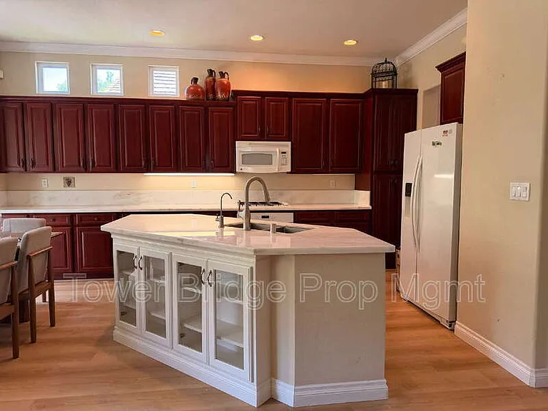 12040 Gold Pointe Ln — Photo 8