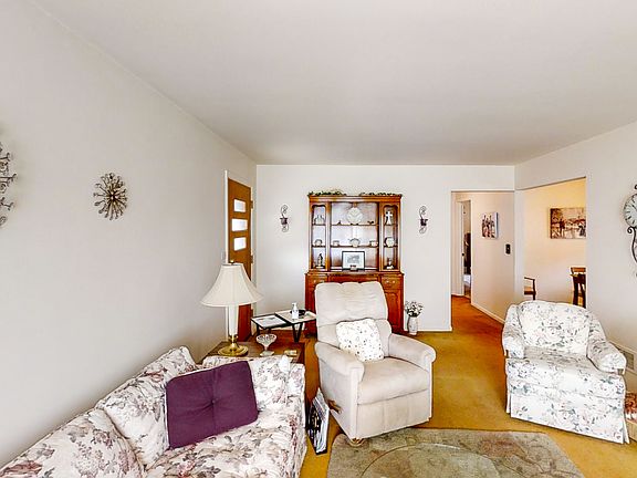 3rd image of 4844 N Mont Clare Ave