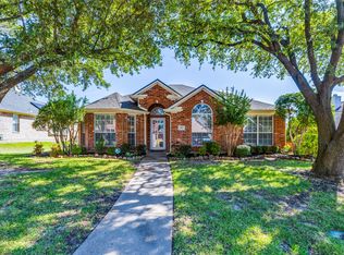 215 Pelican Cove Dr, Rockwall, TX 75087