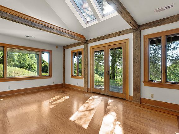 26th image of 2910 Crest Terrace Dr