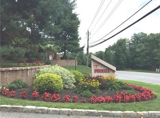 310 Crystal Hill Ln, Poughkeepsie, NY 12603