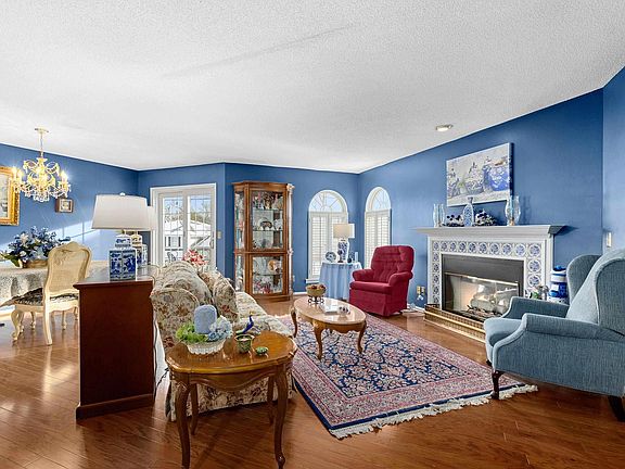 3rd image of 5200 N Knoxville Ave APT 104S