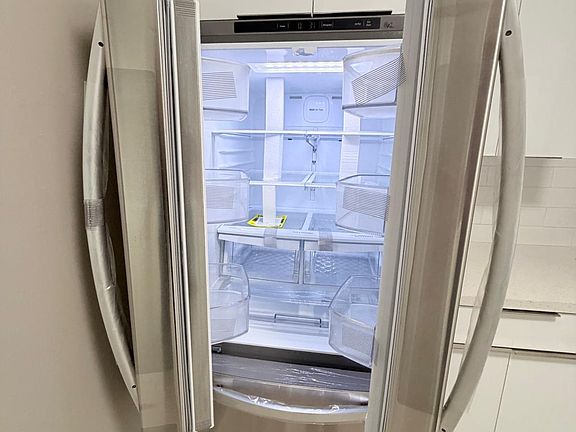 5th image of 1390 W 37th St #101