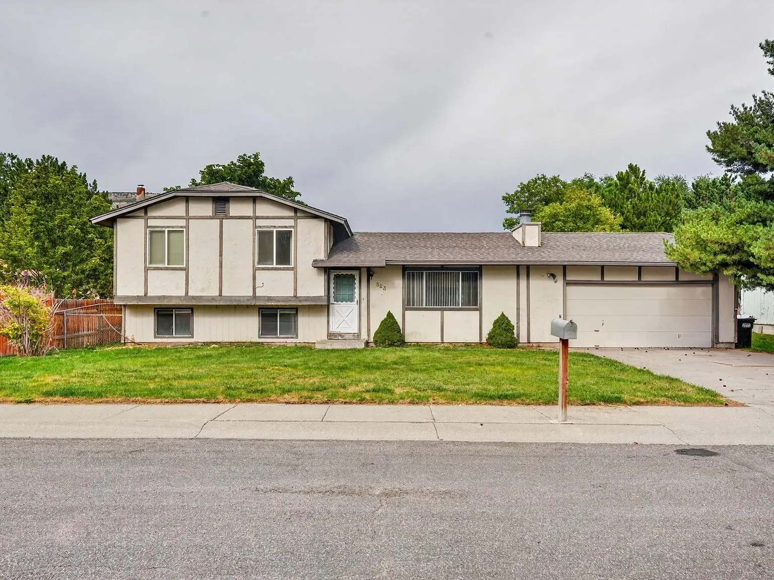 4 bed, 1.5 bath, 1628 sqft, $1,700 — Photo 1