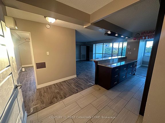 3rd image of 389 Dundas St #506
