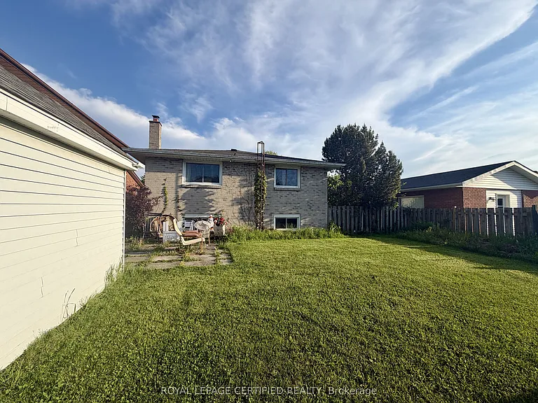67 McDonagh Cres — Photo 12
