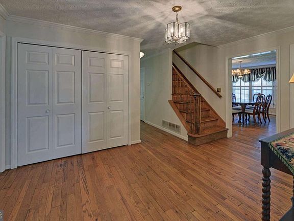 5th image of 3341 Edgewood Cir