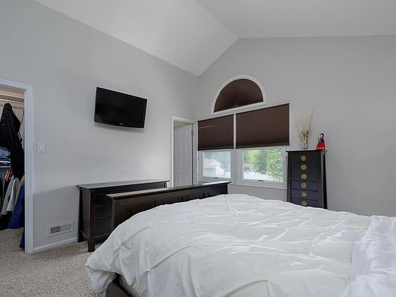 Bedroom 2 - Master