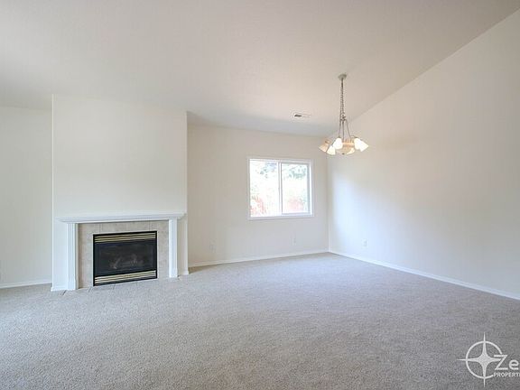 3rd image of 18608 SE 13th Cir