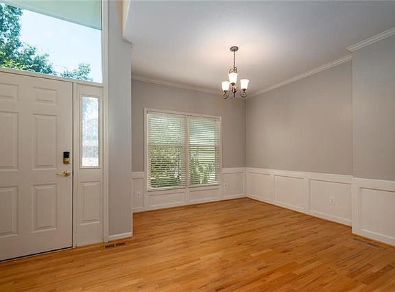 3rd image of 5332 NE Holiday Dr