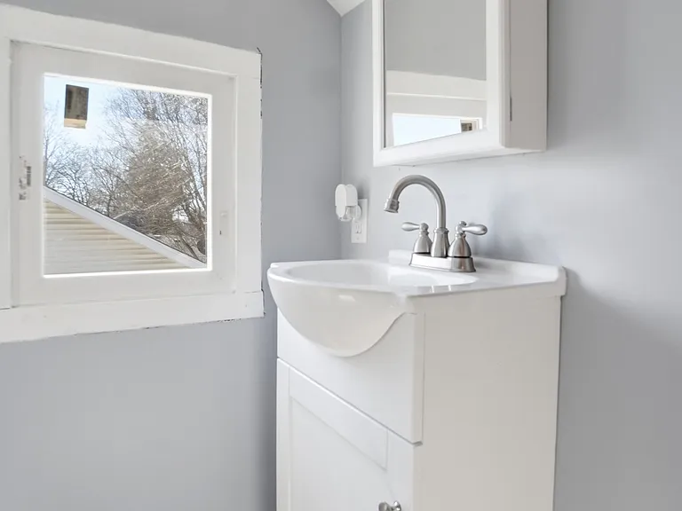 516 S Madriver St — Photo 32