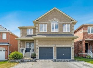 1373 Hunter St, Innisfil, ON L9S 0H5