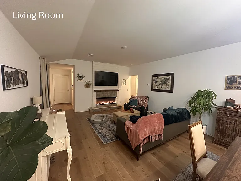 841 NE 101st St — Photo 3
