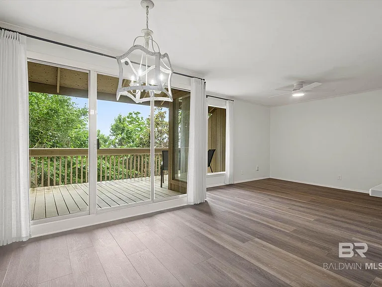 2024 Sea Cliff Dr N #2024 — Photo 5