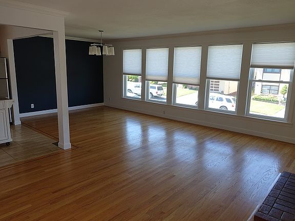 2nd image of 209 Edgewood Dr