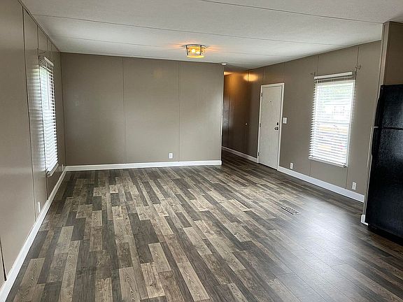 4th image of 67 Mineral Park Ln