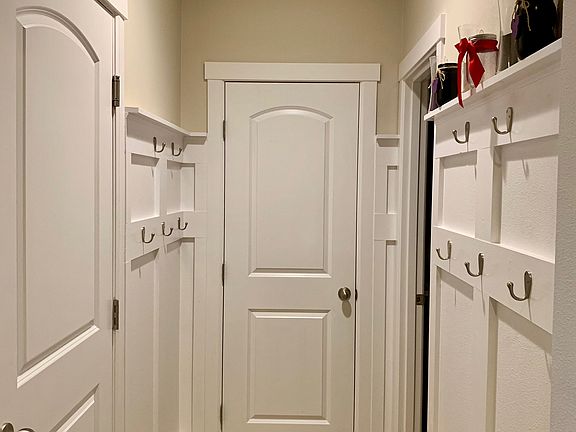 Hallway to 1/2 Bath & Garage