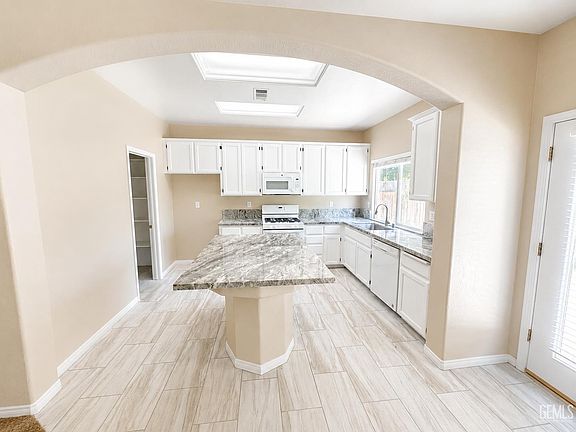 2nd image of 6017 Lakewood Shores Dr