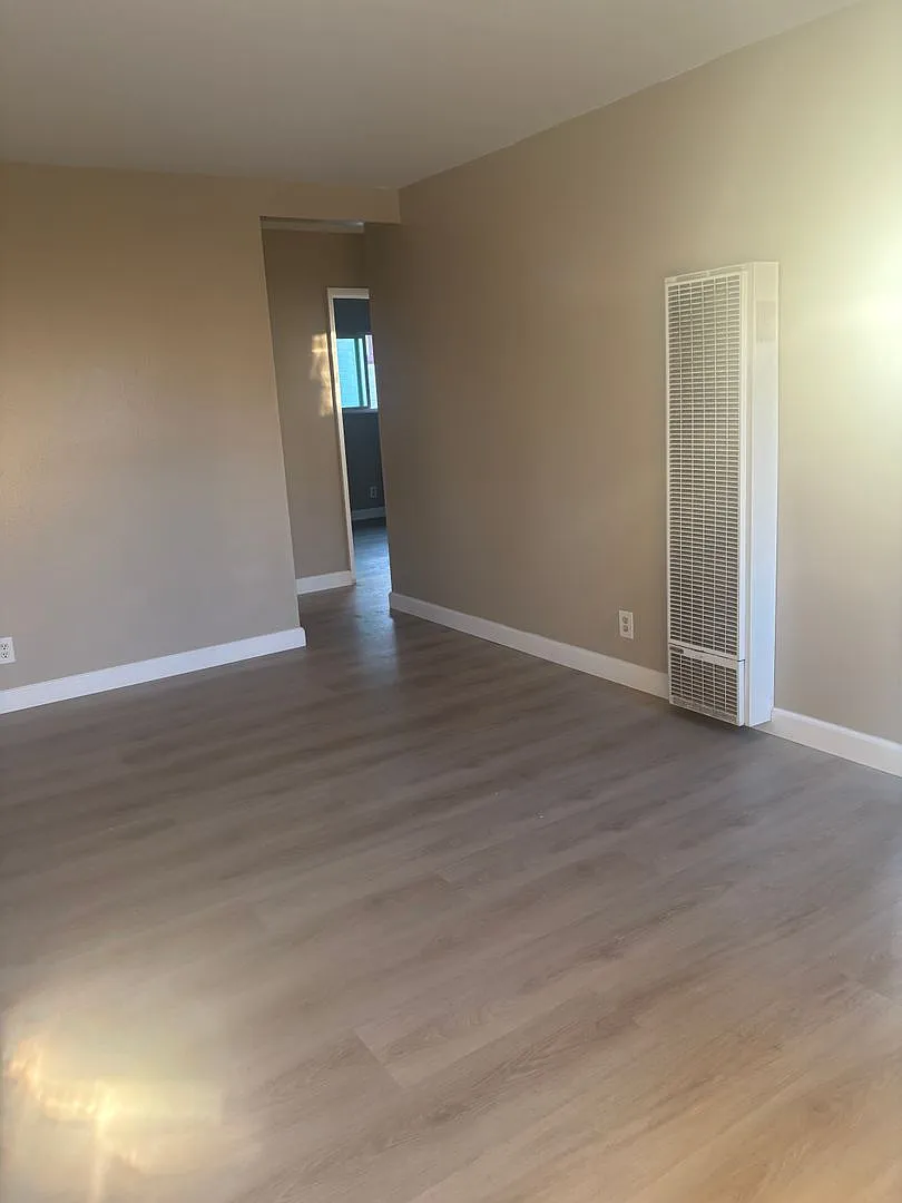 2126-2131 Mountain View Road — Photo 3