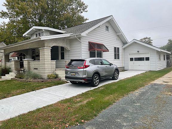 3rd image of 420 N Ferry St