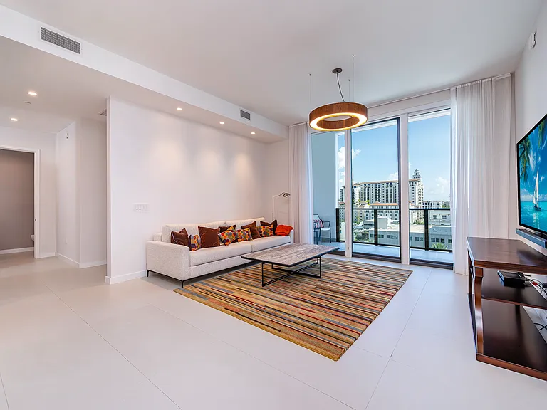 275 Giralda Ave #8C — Photo 2