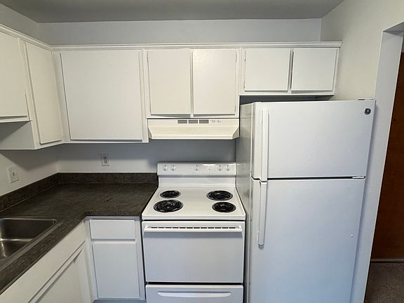 4th image of 775 Coolidge St #8