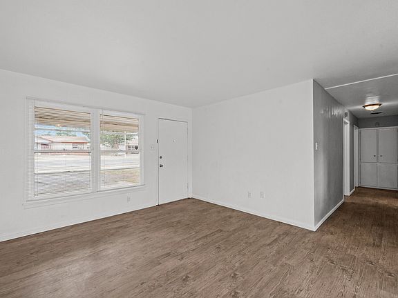 3rd image of 2612 E Auburn St