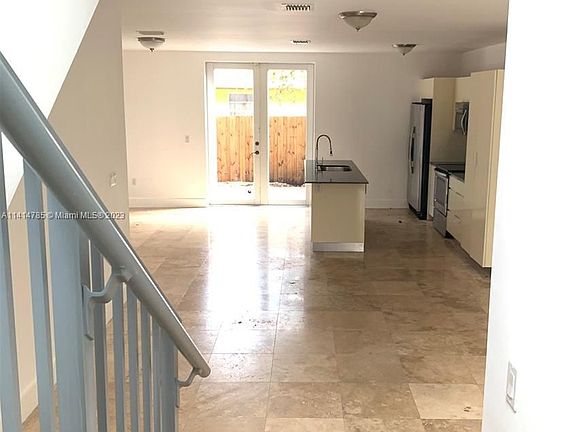 5th image of 2627 SW 29th Pl #2627