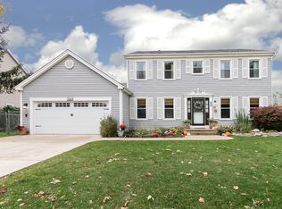 1613 Green River Dr, Schaumburg, IL 60194