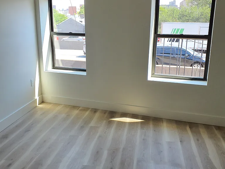 163 Park Ave #4R — Photo 4