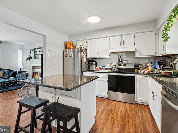 5th image of 501 Center St