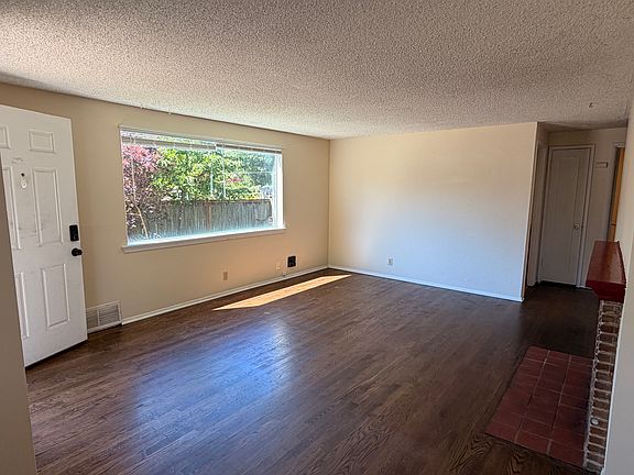 5th image of 13505 17th Ave NE