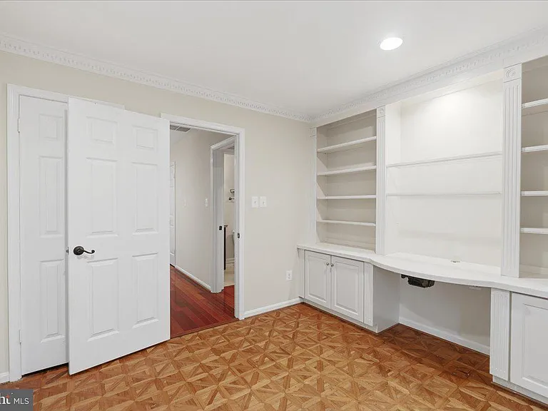1433 McLean Mews Ct — Photo 32
