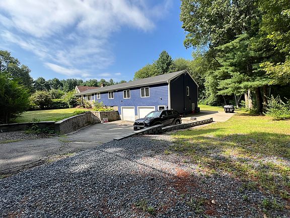 4th image of 302 Old Post Rd