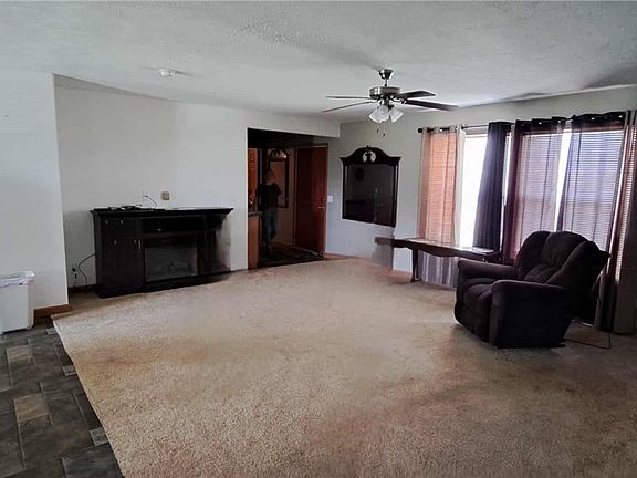 3rd image of 118 Sanders St