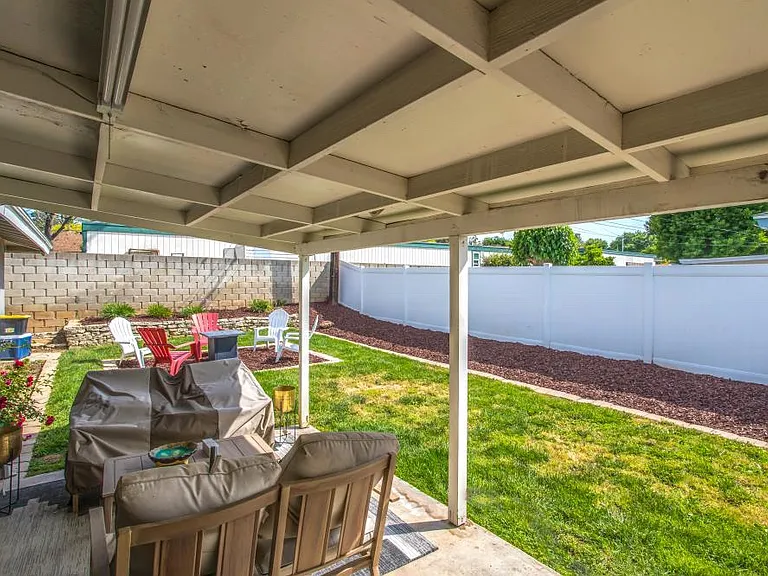 824 Hibiscus Dr — Photo 22