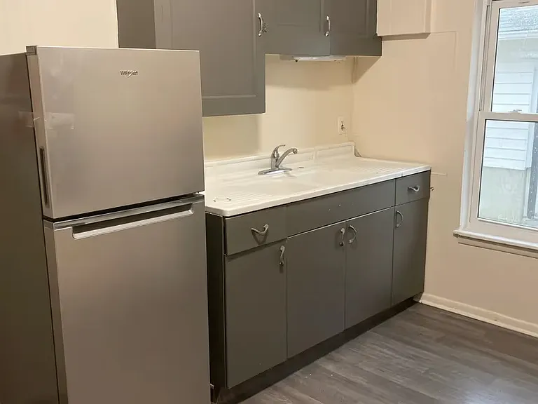 810 E Shawnee St — Photo 3