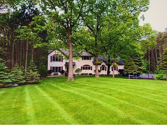 3rd image of 130 Sagamore Trl SE