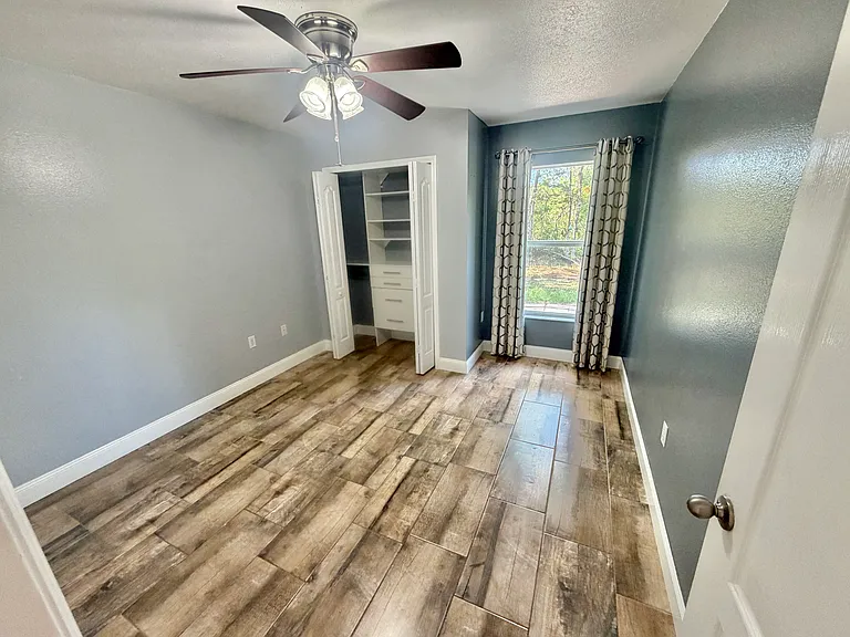 1230 Silverdale St — Photo 15