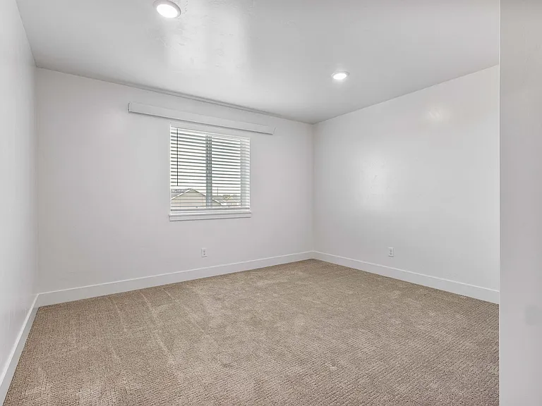 3 Bedroom 1.5 Bathroom — Photo 13